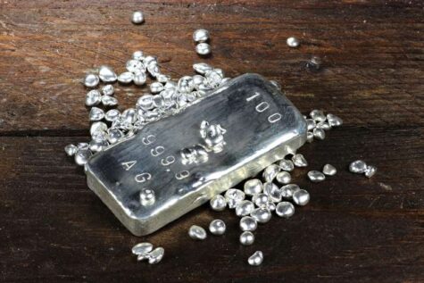 Silber ist in Form winzigster Nanoteilchen Bestandteil von kolloidaler Silberlösung.