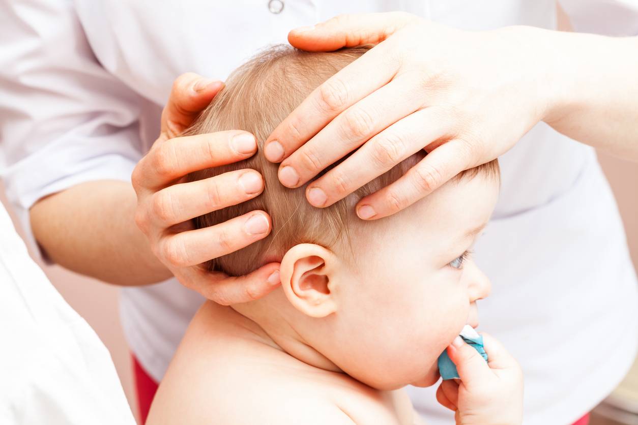 Craniosacral-Therapie bei einem Baby